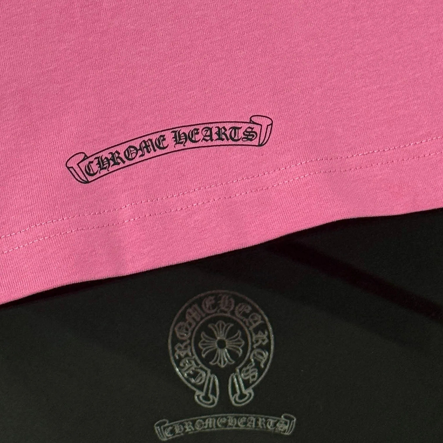 P170 Chrome Hearts Chrome Hearts 25 high version. The fabric is made of 300 grams of high-density cotton. It does not deform or shrink. It has three labels. It is the same style for men and women. Technology: digital printing. Color: white, black, pink. SIZE: S-XL